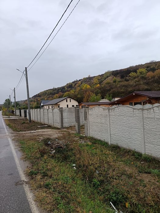 Casa la roșu de vânzare Podari