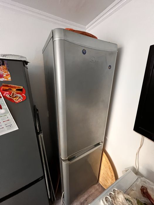 Холодильник indesit