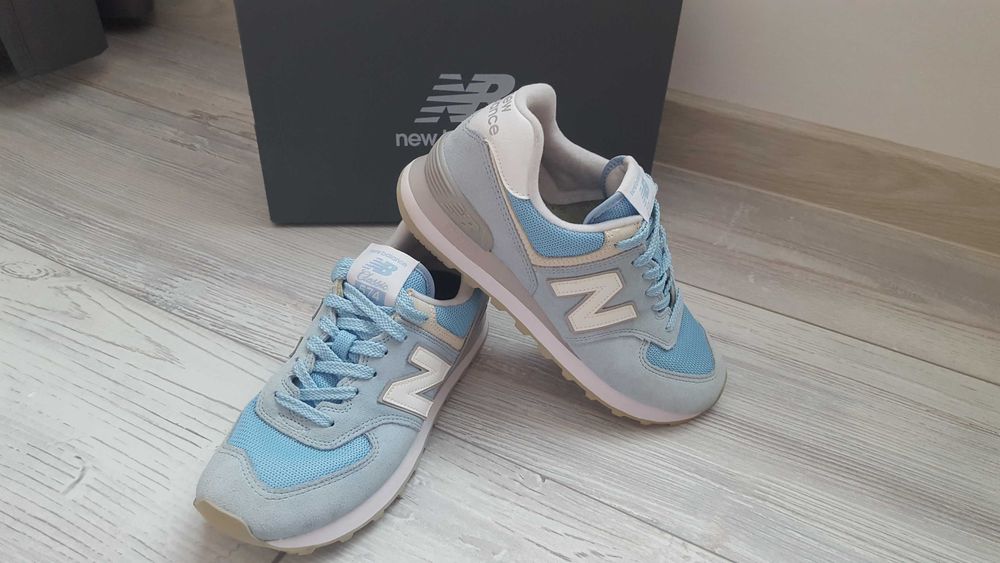 Сини велурени маратонки New Balance 574 Classic за момиче с р-р EUR38