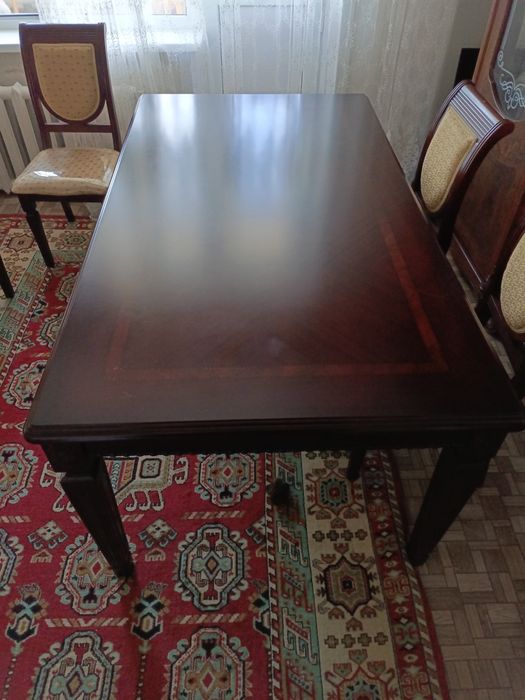 Стол и стулья 150 000 тг