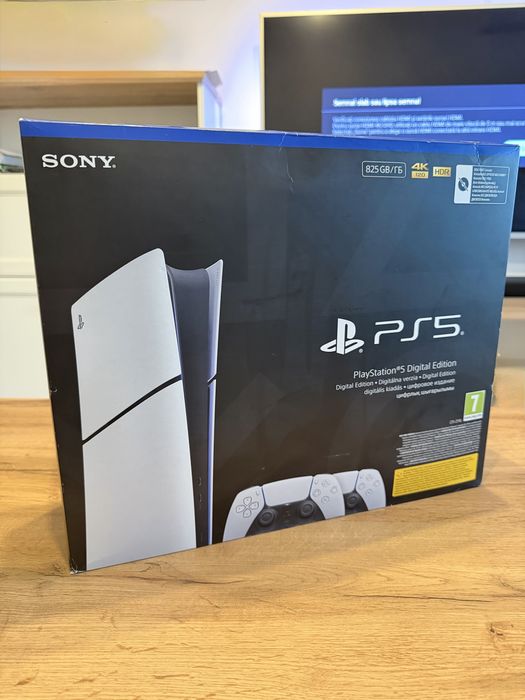 PlayStation 5 Digital Edition 825GB 2 Controllers CFI-2116