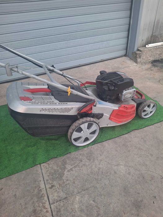 Бензинова самоходна косачка