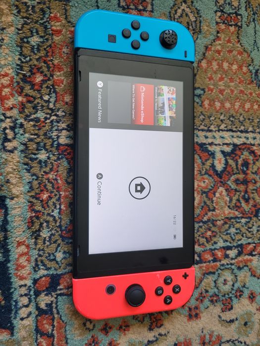 Vînd Nintendo Switch + joc Mario Kart