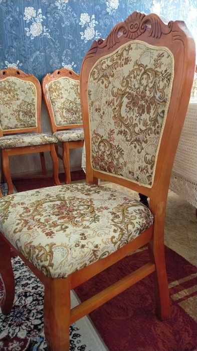 Орындықтар сатылады.