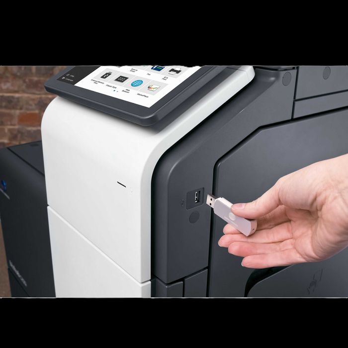 Închiriez imprimantă color Konica Minolta Bizhub C300i