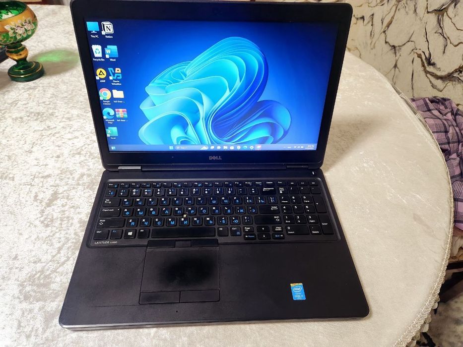 Dasturchilar it sohasidagilar uchun zur noutbuk