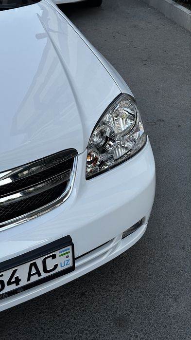 Lacetti 1.8 sotiladi