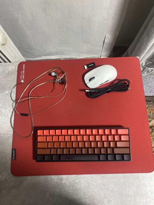 Продаю мышь клаву коврик наушник