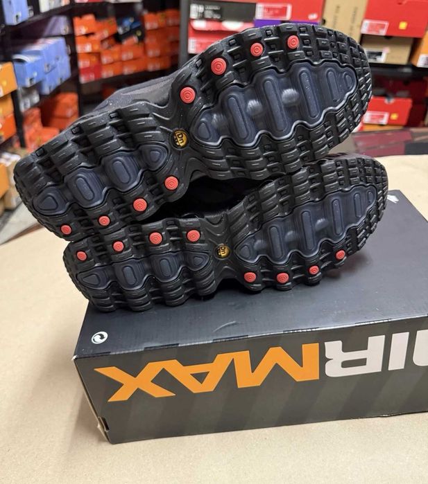 Обувки Nike / Air Max Plus / DN8 "Triple Black" + КУТИЯ