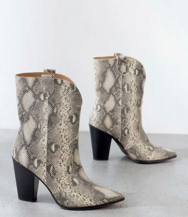 НОВО!!Дамски Каубойски ботуши със змийски принт
