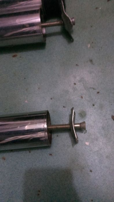 Vând 4 picioare metalice reglabile