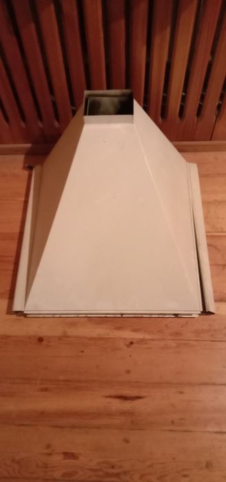 Продаётся вытяжка на запчасти.