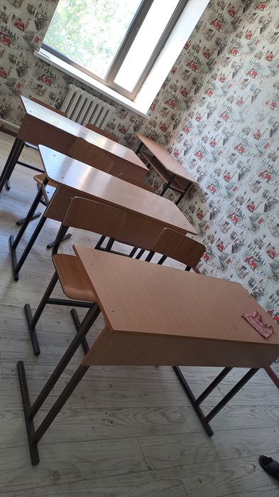 Парты со стульями