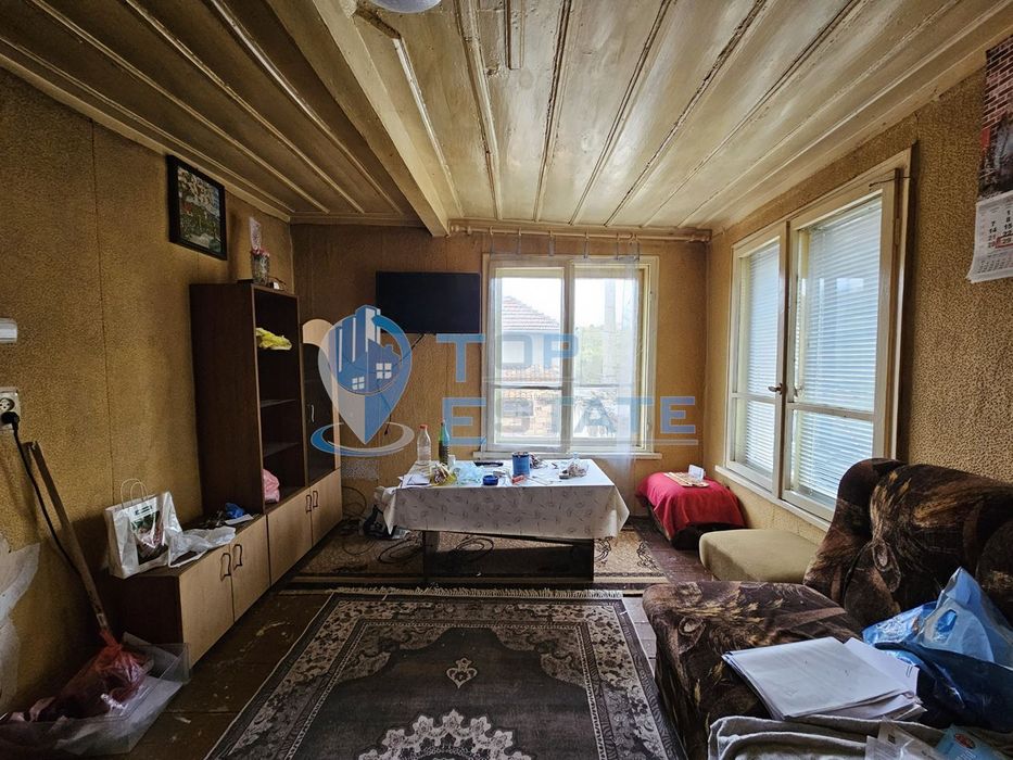 Къща с вътрешна баня с тоалетна в село Драгижево, област Велико Търно