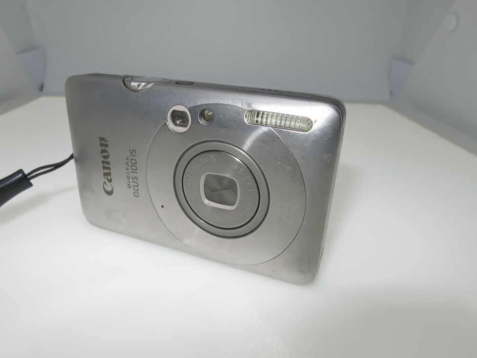 Canon Digital IXUS 100 ултра компактен фотоапарат камера, комплект