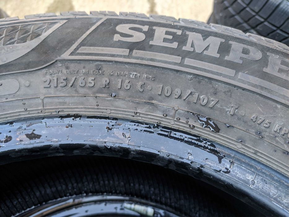 2бр Всесезонни гуми за бус 215 65 16 С - Semperit