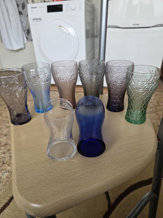 Продавам шарени чашки на кока кола