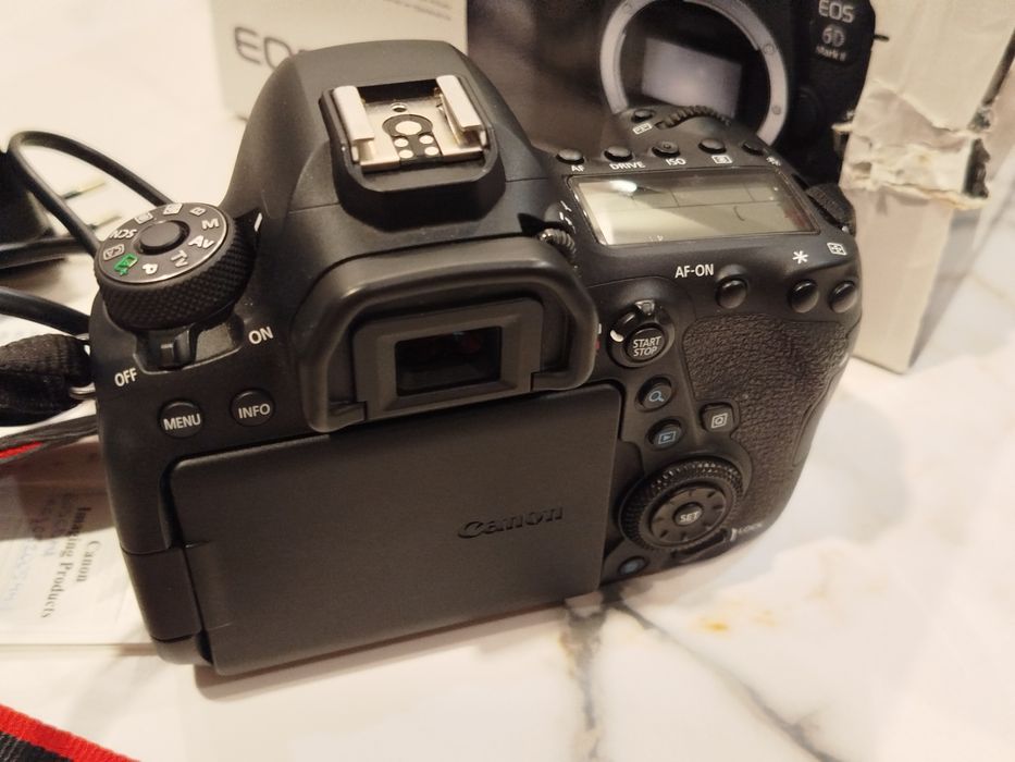 Продавам фотоапарат CANON 6D Mark ll
