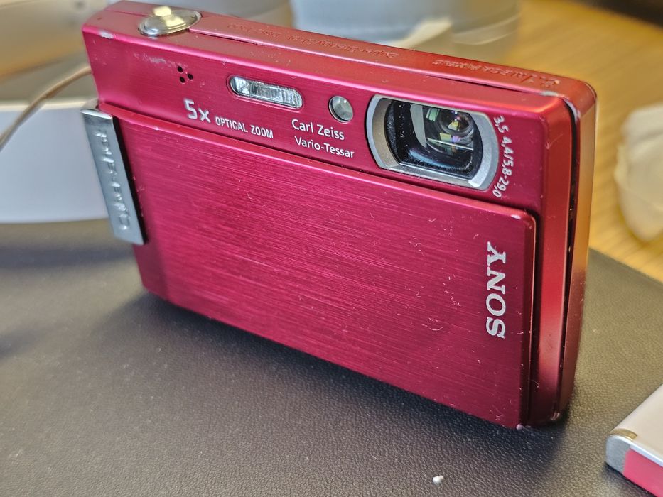 Sony Cyber-shot DSC-T100 (цикламен цвят) – фотоапарат