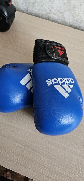 Продам боксерские перчатки.