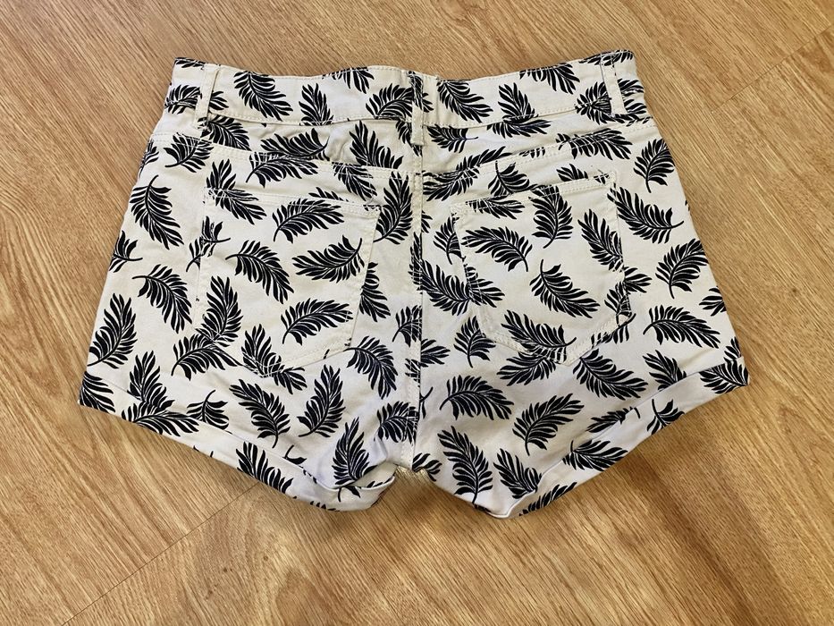 Къси дамски панталони