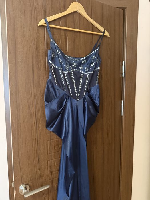 Продавам нова официална рокля