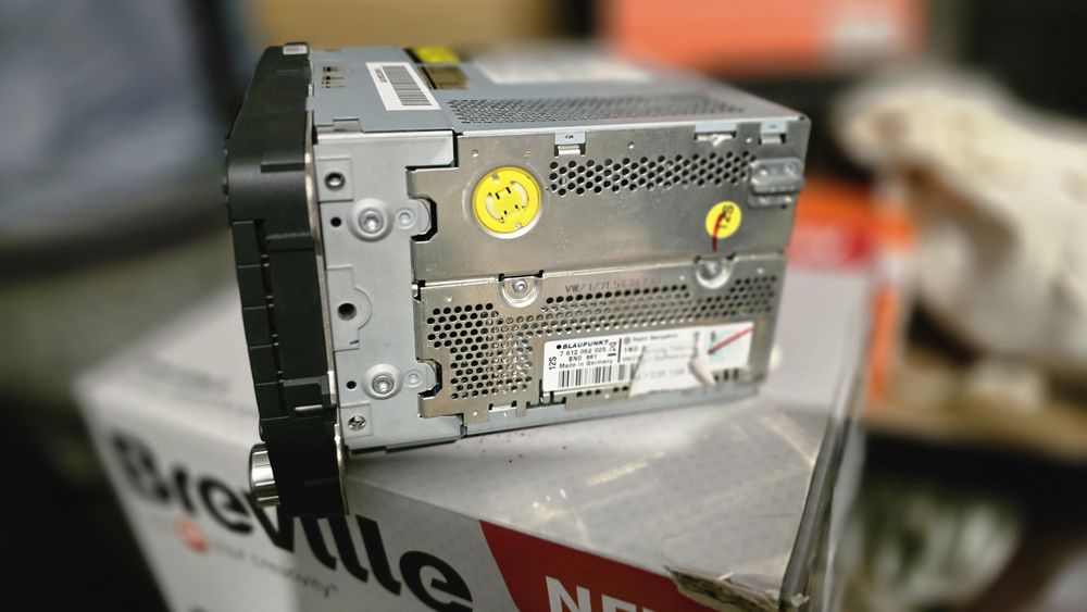 VW Мултимедия 3C8 035 195 и Медия за VW PASSAT B6