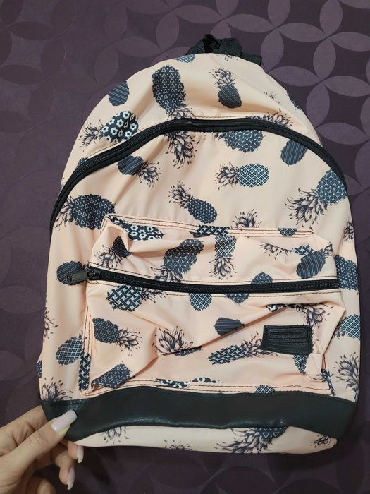 Светло оранжева раница