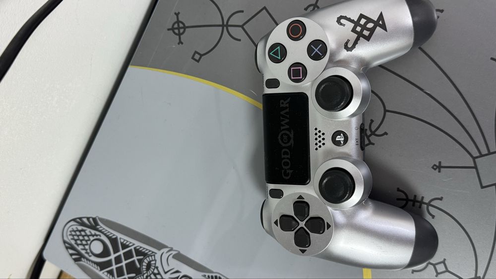 Playstation 4 pro GOD OF WAR Limited Edition