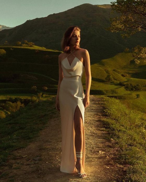 Платье атласное вечернее