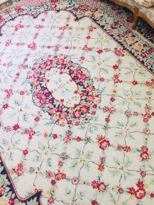 Красивый  ковёр Бельгия