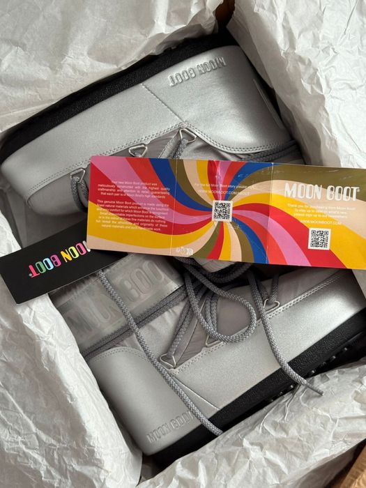 Продам дутики  moon boot одевали один раз оригинальные