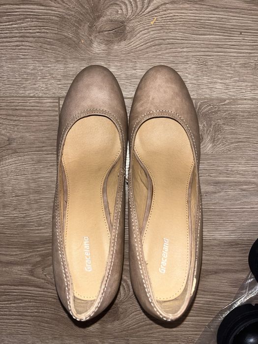 Pantofi cu toc pastrat bej