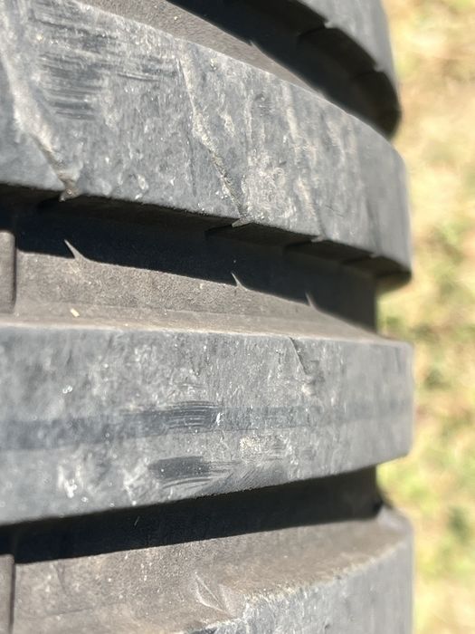 Se ofera spre vanzare 2 caucicuri Continental  R18