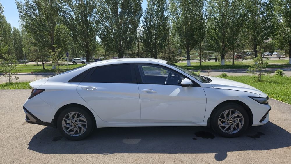 Hyndai Elantra 2024 g.
