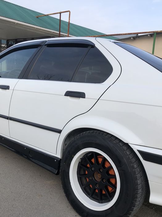 Бмв е36 седан 1.8
