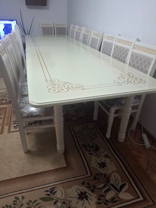 Стол со стульями