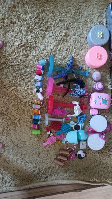 Vînd păpuși  LOL surprize