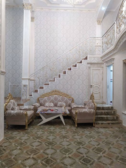 Srochna skidkada. Pobedada 2qavatli  uy sotiladi. Toshmi postdan õtgan