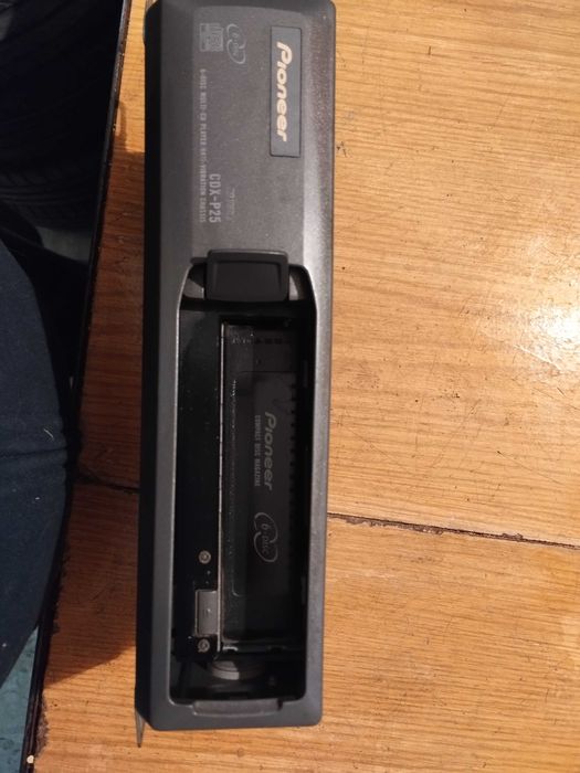 Pioneerr CDX-P25 CD ченджър в добро състояние