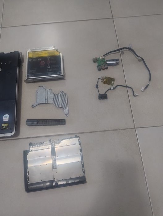 Laptop uri - telefoane -  piese
