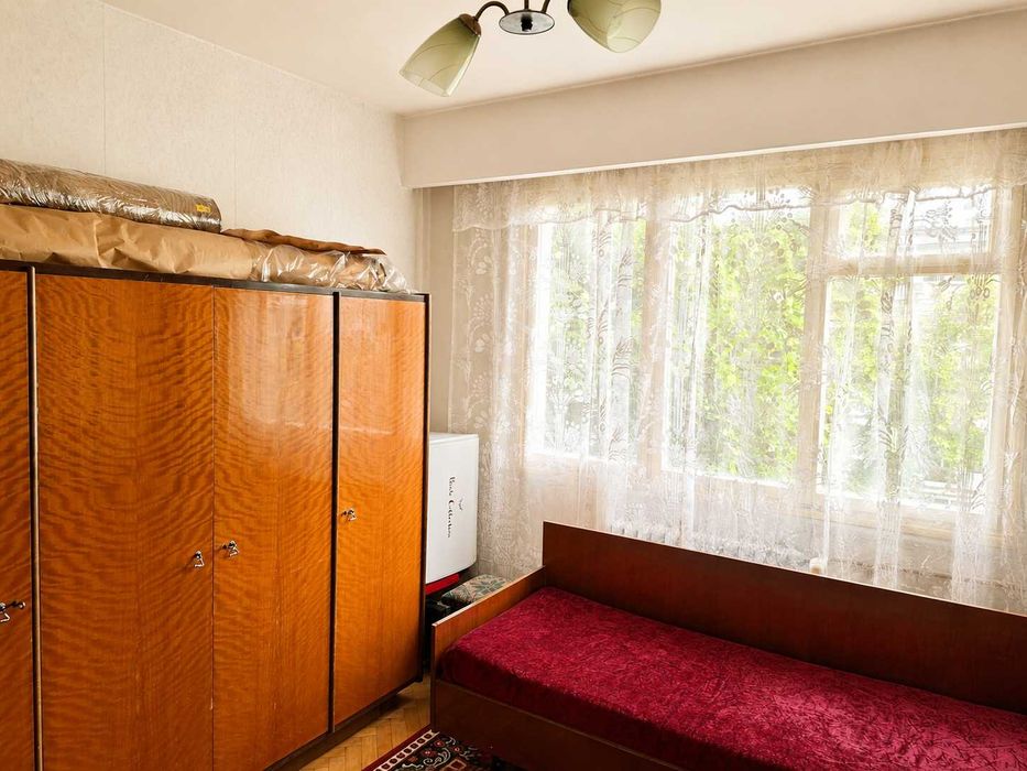 Двустаен, Сторгозия, Лайф