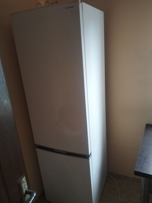 Frigider și aragaz cu butelie