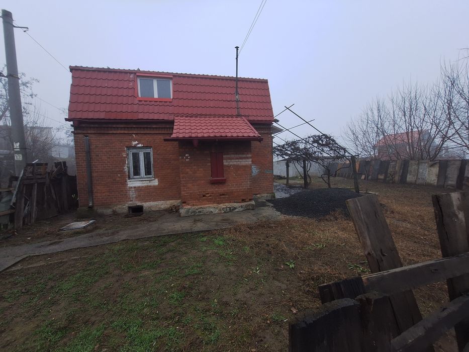 Inchiriez casa cu teren în sector 2