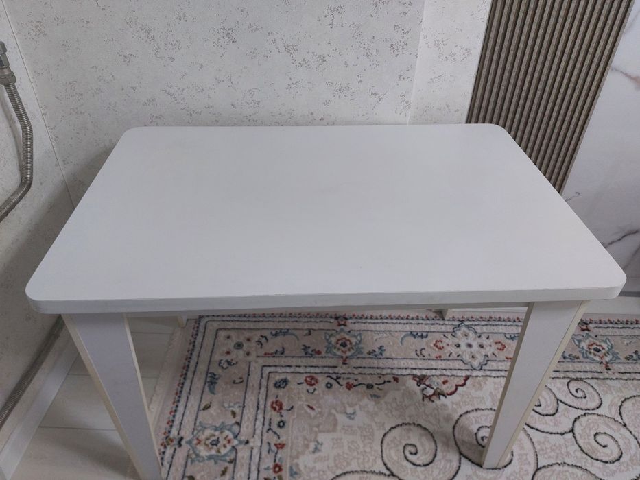 Куханный стол в отличном состояние