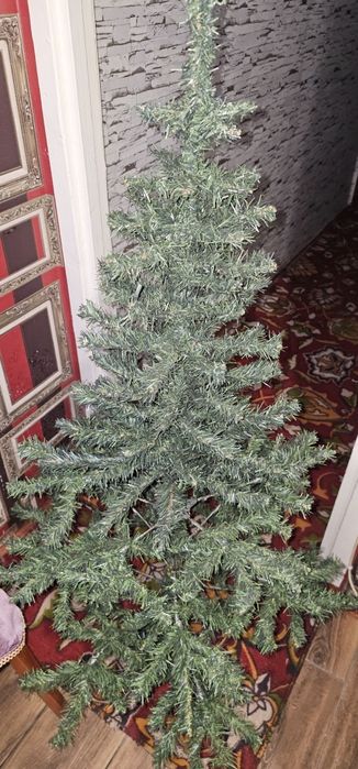 Ёлка в отличном состоянии