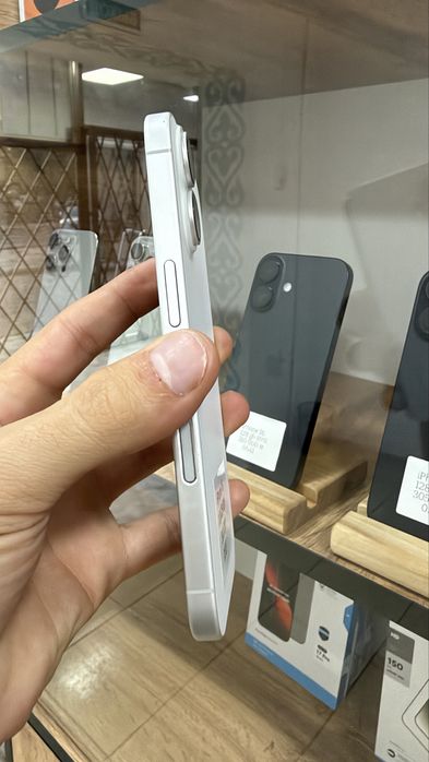 iPhone 16