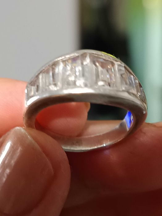 Сребърен пръстен с цирконий