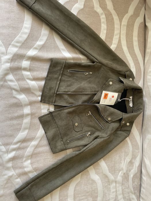 Куртка новая. Косуха. Для девушки