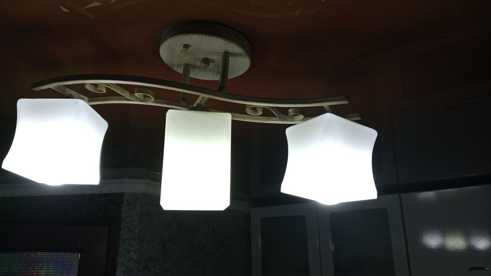 Люстра трёхрожковая